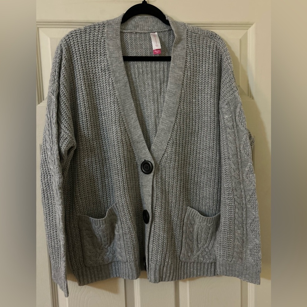 NWOT CROPPED GRAY CABLE KNIT BUTTON-UP CARDIGAN CASUAL CONTEMPORARY OFFICE